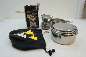 lot 114 image: Portable stove and pot set