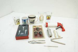 lot 185 image: Wine stoppers, glassware and more