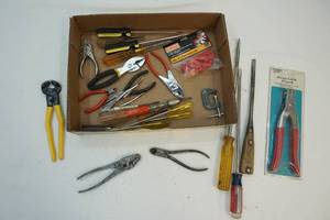 lot 213 image: Small tools