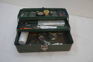 lot 224 image: Vintage tool box