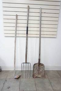 lot 237 image: Garden tools