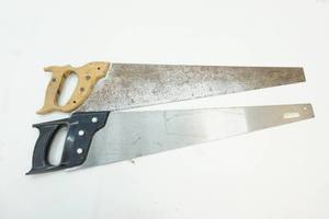 lot 11 image: Handsaws