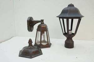 lot 25 image: Outdoor lights