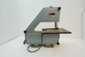 lot 26 image: Band saw
