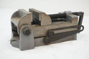 lot 29 image: Bench vice