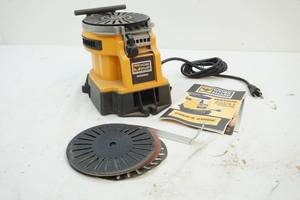 lot 40 image: Tool sharpener