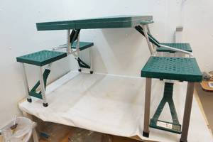 lot 44 image: Plastic picnic table