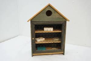 lot 47 image: Shadow box shelf