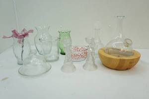 lot 53 image: Glassware and essential oil diffuser