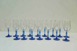 lot 57 image: Glassware