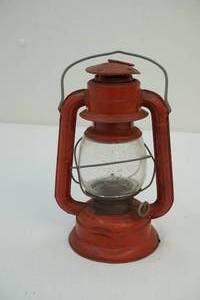 lot 64 image: Battery operated lantern