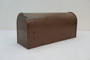 lot 83 image: Mailbox
