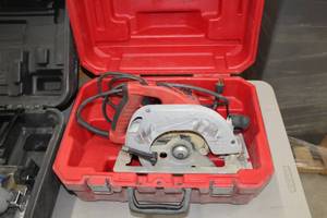 lot 183 image: Milwaukee 6390-20 Tilt-Lok Adjustable Handle 7-14 Circular Saw Heavy Duty  with Plastic Case