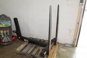lot 110 image: Star Industries Front End Loader Claw Attachment