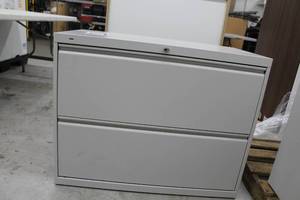 lot 230 image: Hon Metal Lateral File Cabinet 2-drawer
