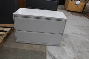 lot 239 image: Hon Metal Lateral File Cabinet 2-drawer