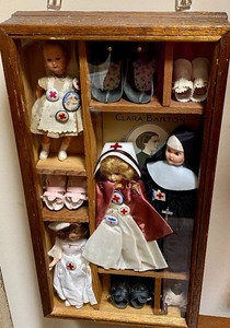 lot 118 image: Vintage Shadow Box w Nurse and Nun Dolls