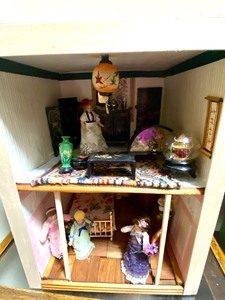 lot 111 image: Doll House Diorama