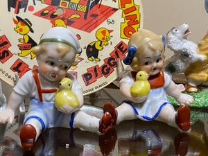 lot 109 image: Fun Vintage Childrens Items