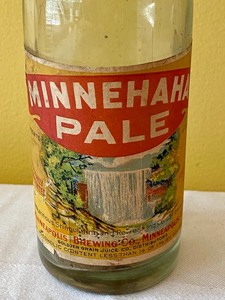 lot 100 image: Vintage Minnehaha Pale Beer Bottle