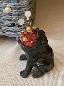 lot 94 image: Sewing Notions and Sewing Baskets