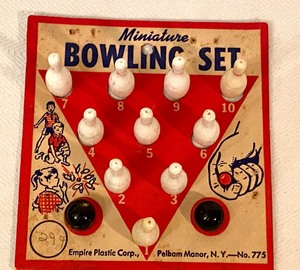 lot 80 image: Too Cute Vintage Miniature Bowling Table Top Game