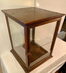 lot 49 image: Antique Counter Top Display Cabinet