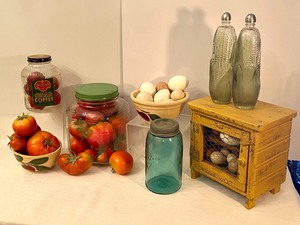 lot 27 image: Awesome Mix of Home Decor including Vintage