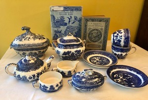 lot 69 image: Variety of Willow Ware
