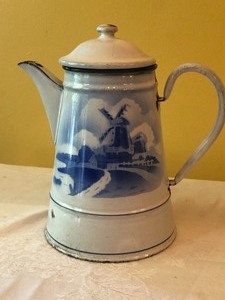 lot 76 image: Enamel Coffee Pot and Copper Tea Kettle