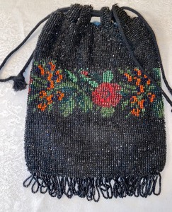 lot 199 image: Antique Beaded Handbag with Drawstring