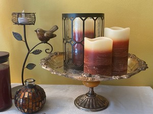 lot 180 image: Variety of Home Decor Items including Candles
