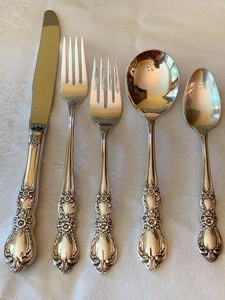 lot 68 image: Rogers Bros Flatware Set