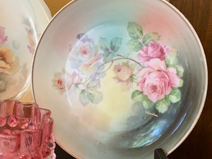 lot 122 image: Array of Beautiful Vintage Glassware