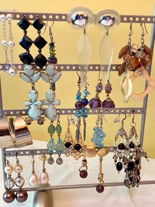 lot 138 image: Multiple Pairs of Ladies Earrings and Jewelry Stands