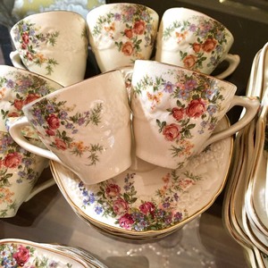 lot 204 image: Afternoon Gathering Tea Crown Ducal Florentine Dishes in Rosali