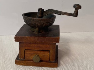 lot 218 image: Child Size or Dollhouse Coffee Grinder