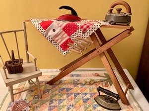 lot 158 image: Vintage Doll Furniture