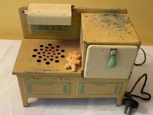 lot 159 image: Late 1920s Electric Childrens Toy Stove