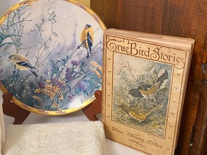 lot 290 image: For the Birds Wonderful Bird Themed Decor