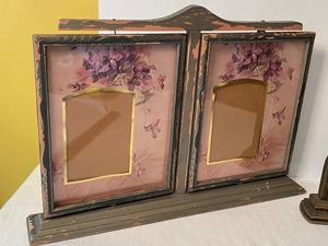 lot 279 image: Two Vintage Picture Frames