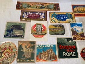 lot 259 image: Ephemera Variety of Colorful Vintage Labels