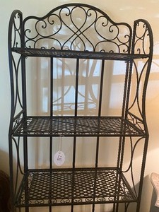 lot 317 image: Tall Metal Bakers Style Decorative Rack