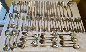 lot 311 image: Community Oneida Stainless Flatware