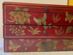 lot 312 image: Three Drawer Flatware Storage Chest