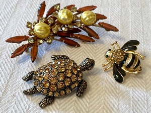 lot 306 image: Three Lovely Brooches