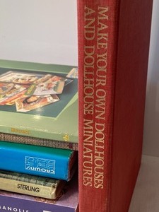 lot 300 image: Dollhouse and Miniatures Reference Books