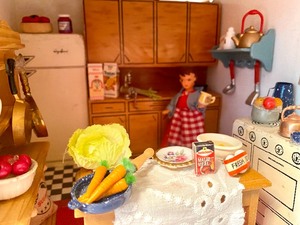 lot 298 image: Fun Kitchen Scene Diorama
