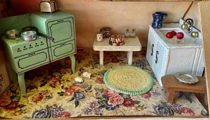 lot 357 image: Charming Dollhouse Diorama