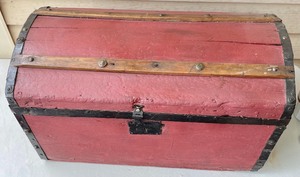 lot 383 image: Vintage Storage Chest